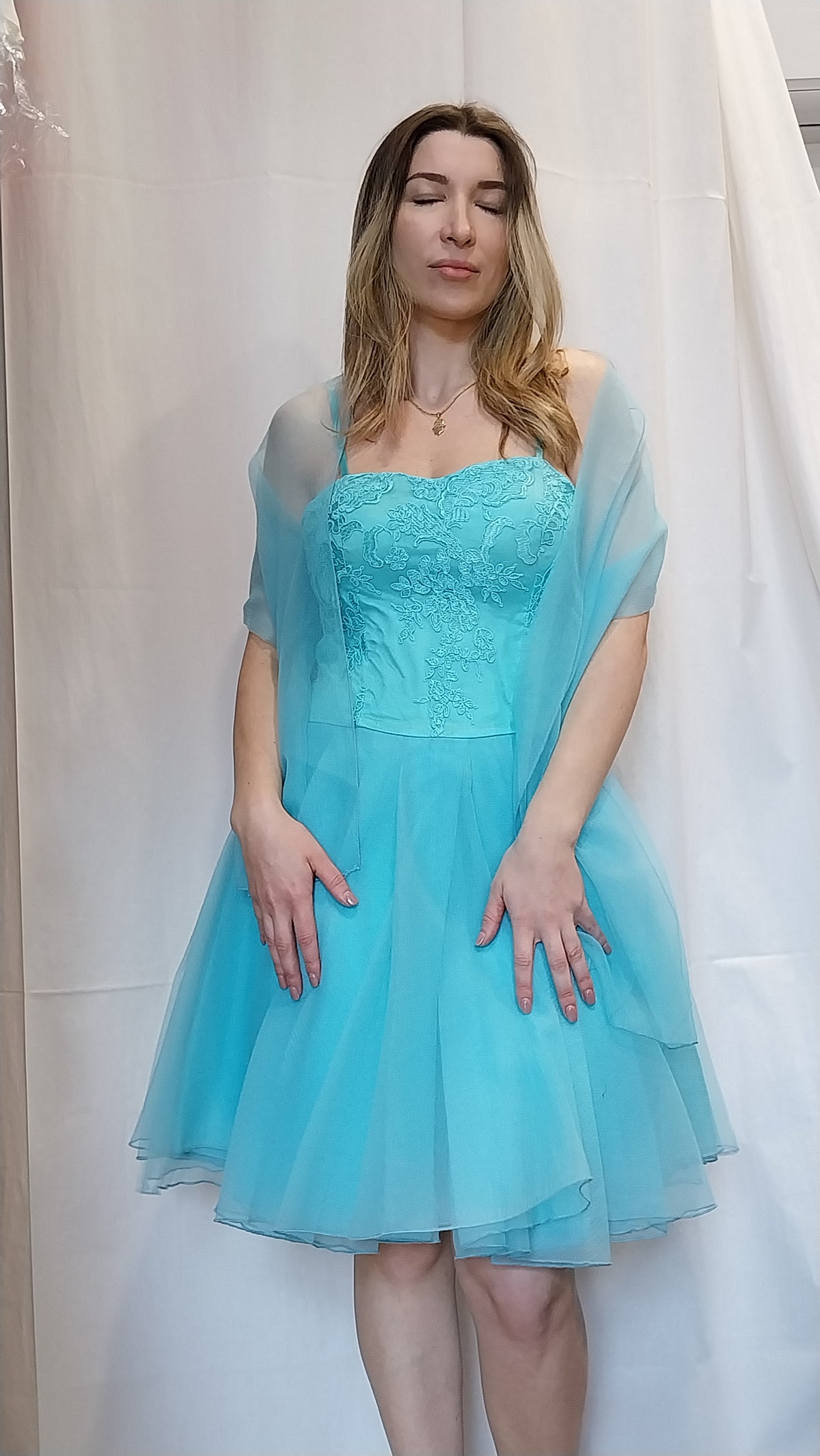 Abito Donna Turchese con Ricami e Stola