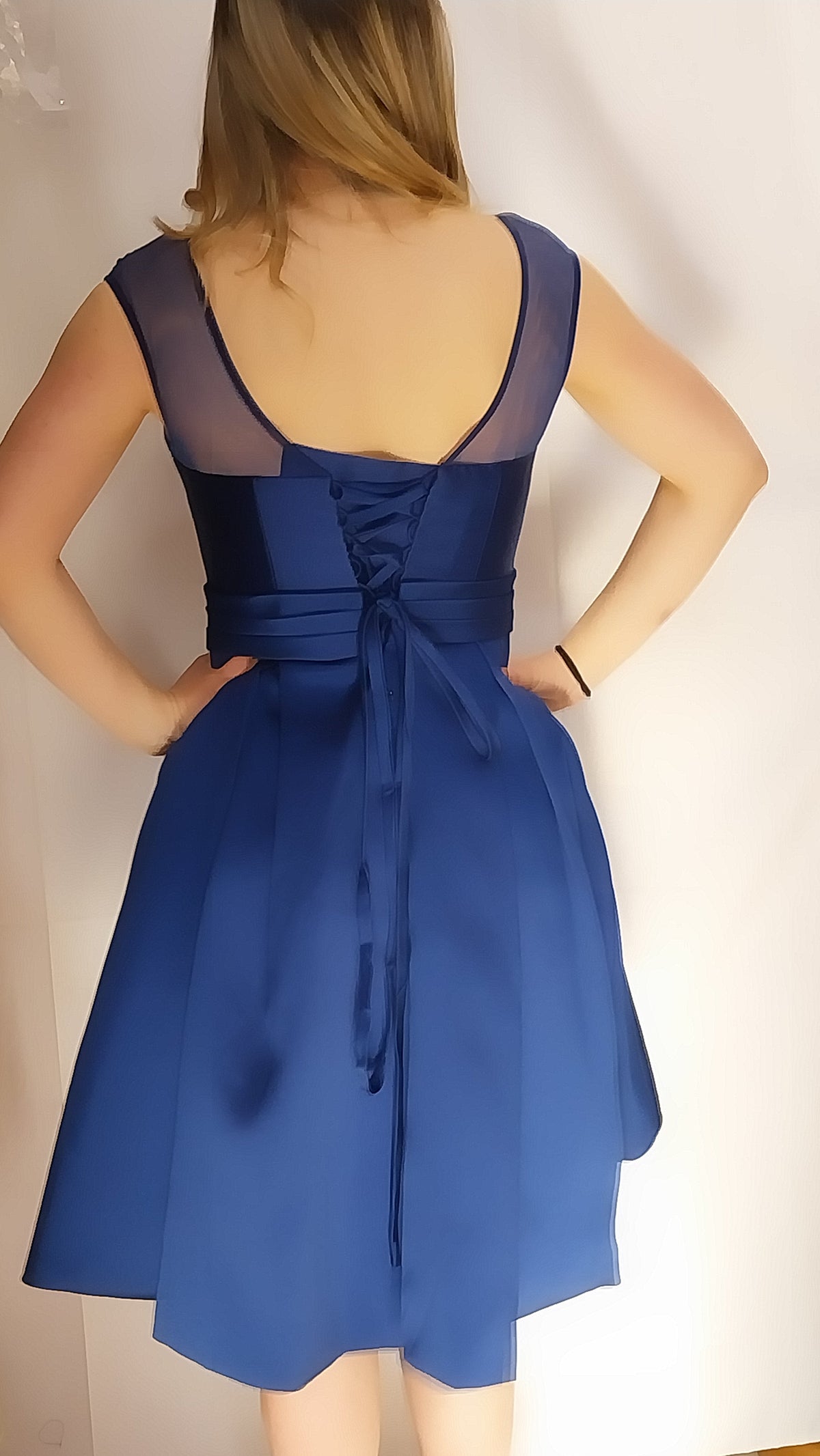 Vestito Corto Blu Navy in Raso con Gonna a Ruota e Corsetto sul Retro