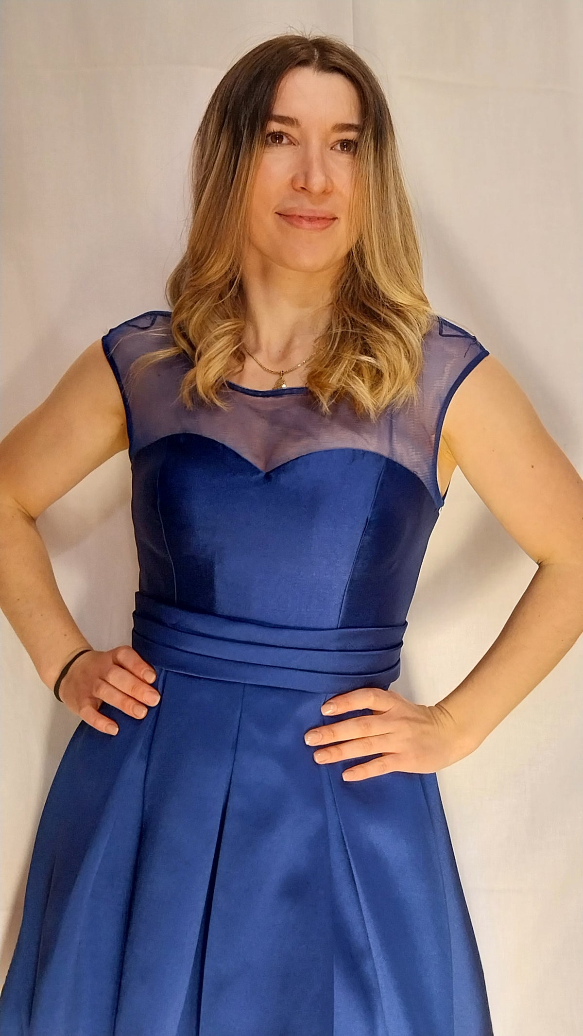 Vestito Corto Blu Navy in Raso con Gonna a Ruota e Corsetto sul Retro